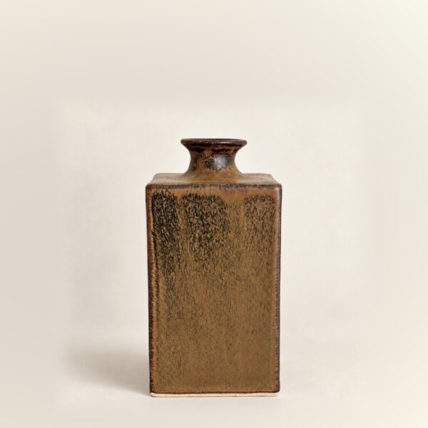 Petit vase Monolithe I en grès émaillé bronze – Laure Pollet